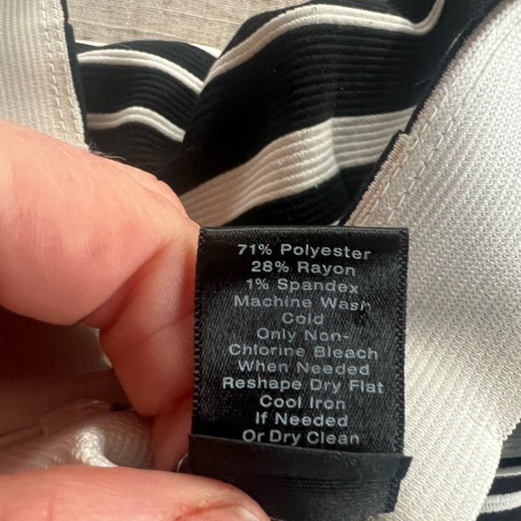 Ann Taylor Factory skirt 8. Excellent condition hidden back zip elastic waist - Picture 6 of 8